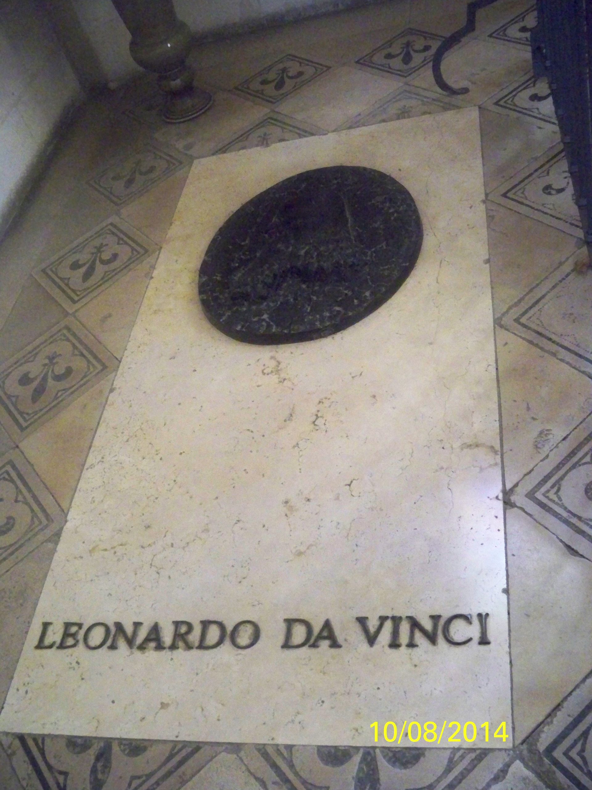 Leonardo%27s%20tomb.JPG